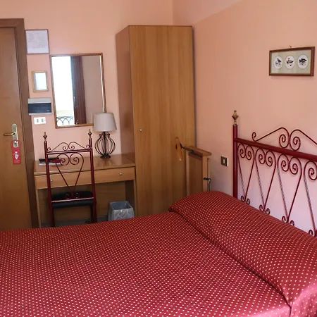 Ξενοδοχείο Italia 3*