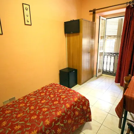 فندق Italia 3*