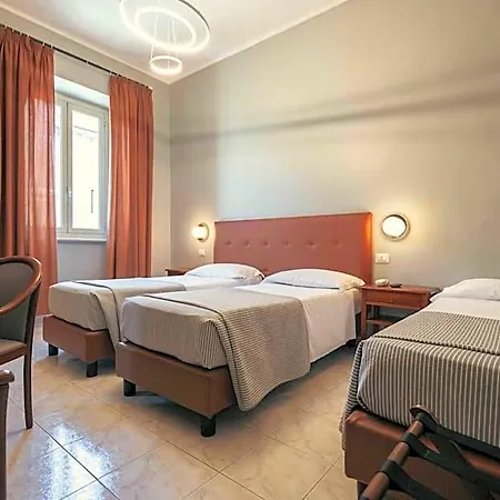 Hotel Italia 3*