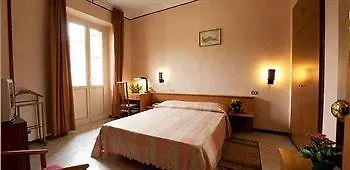 Ξενοδοχείο Italia 3*