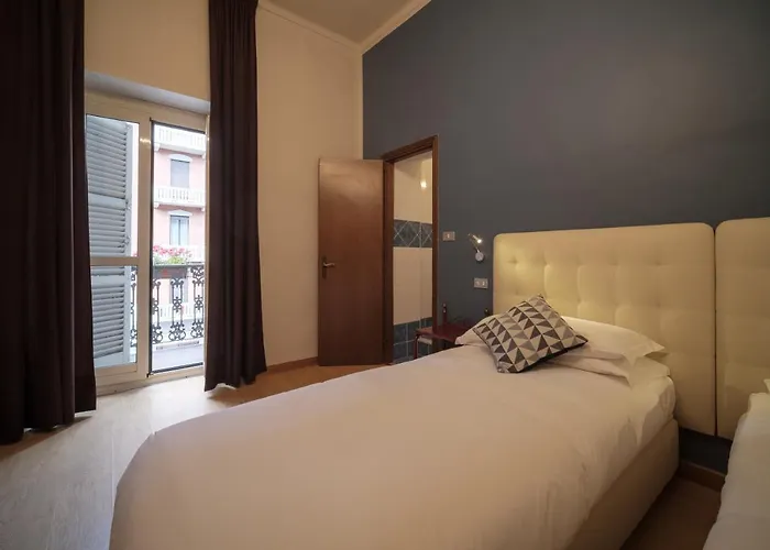 Italia ホテル 3*