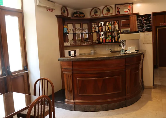 Italia ホテル 3*